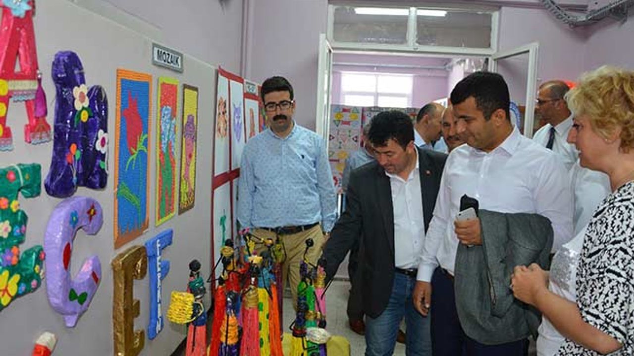 Okulda görsel sanatlar sergisi yapıldı