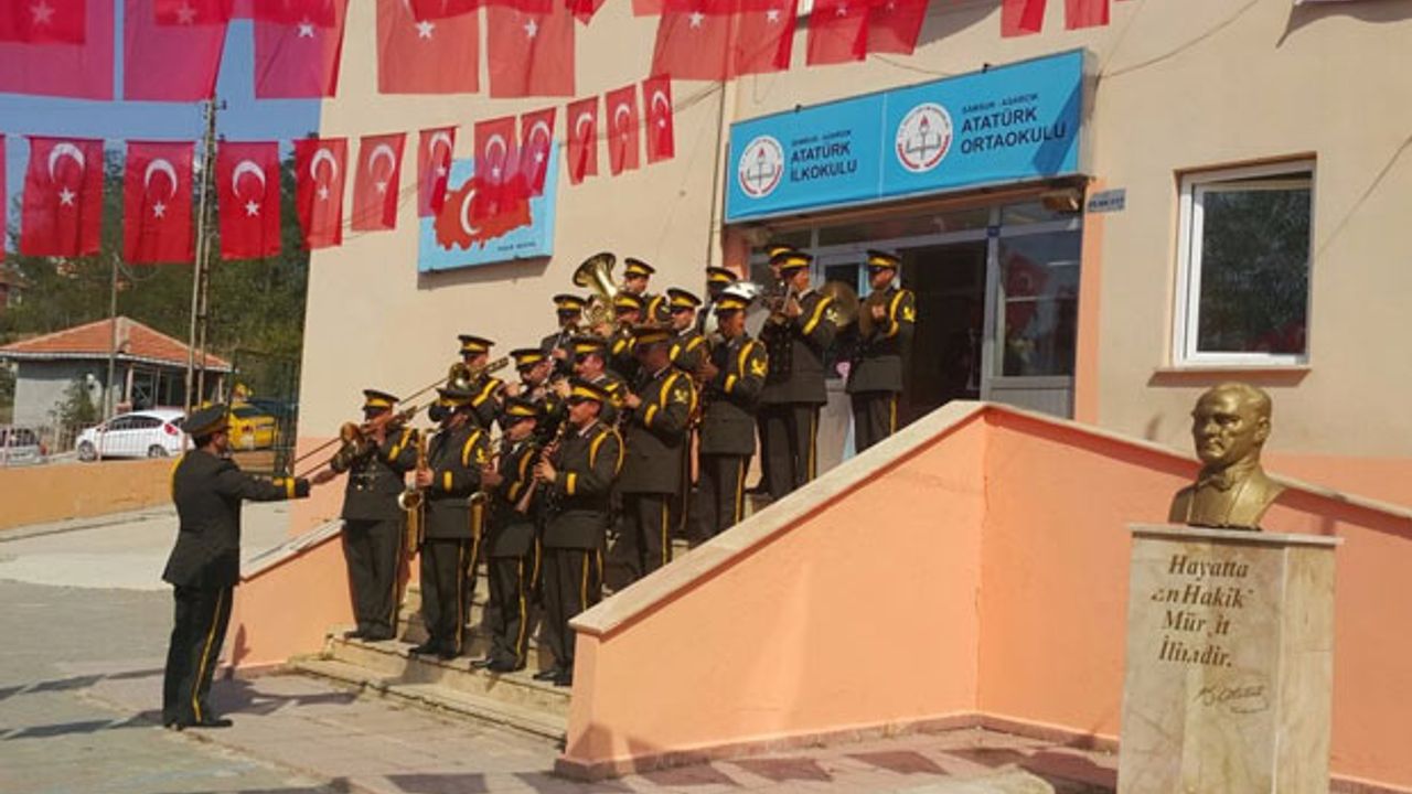 Asarcık tarihinde ilk: Bando konser verdi