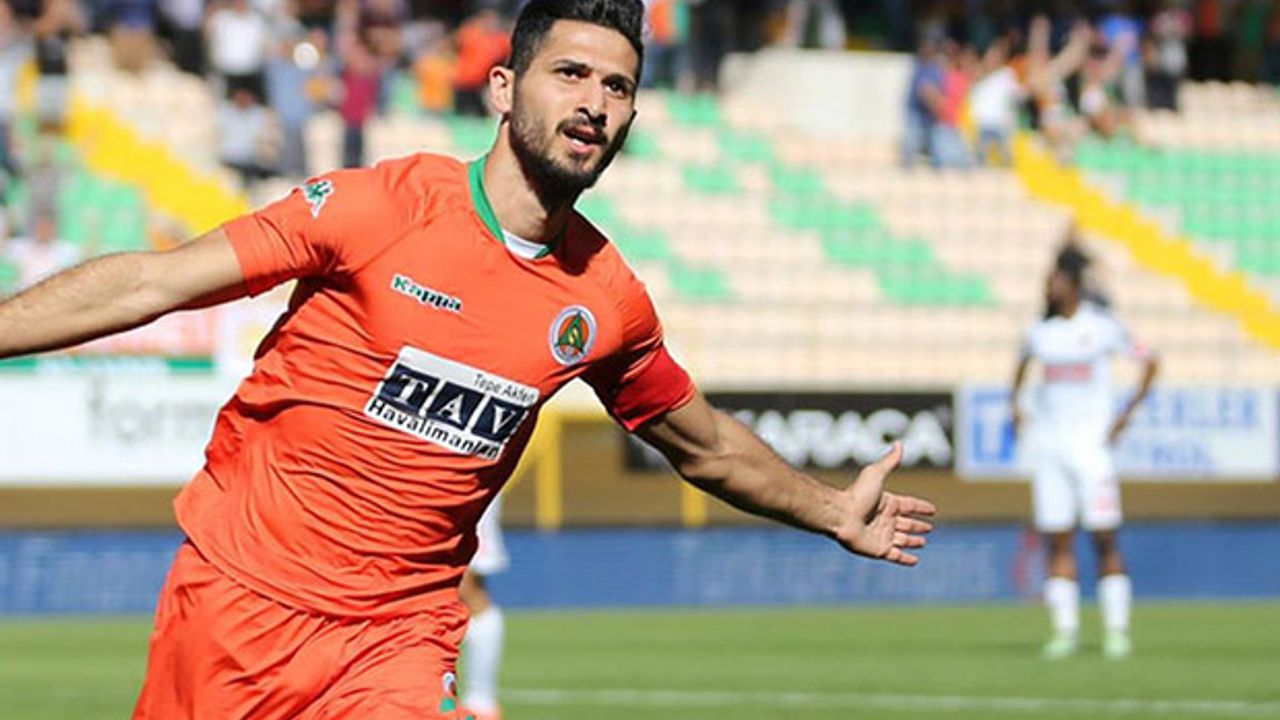 Emre Akbaba yeni sezonda Başakşehir'de