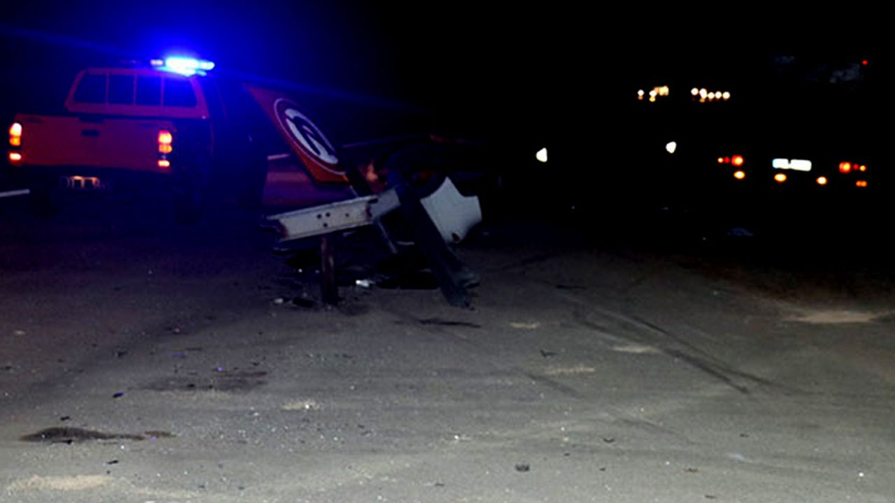 Otomobille kamyonet çarpıştı: 2 ölü, 8 yaralı