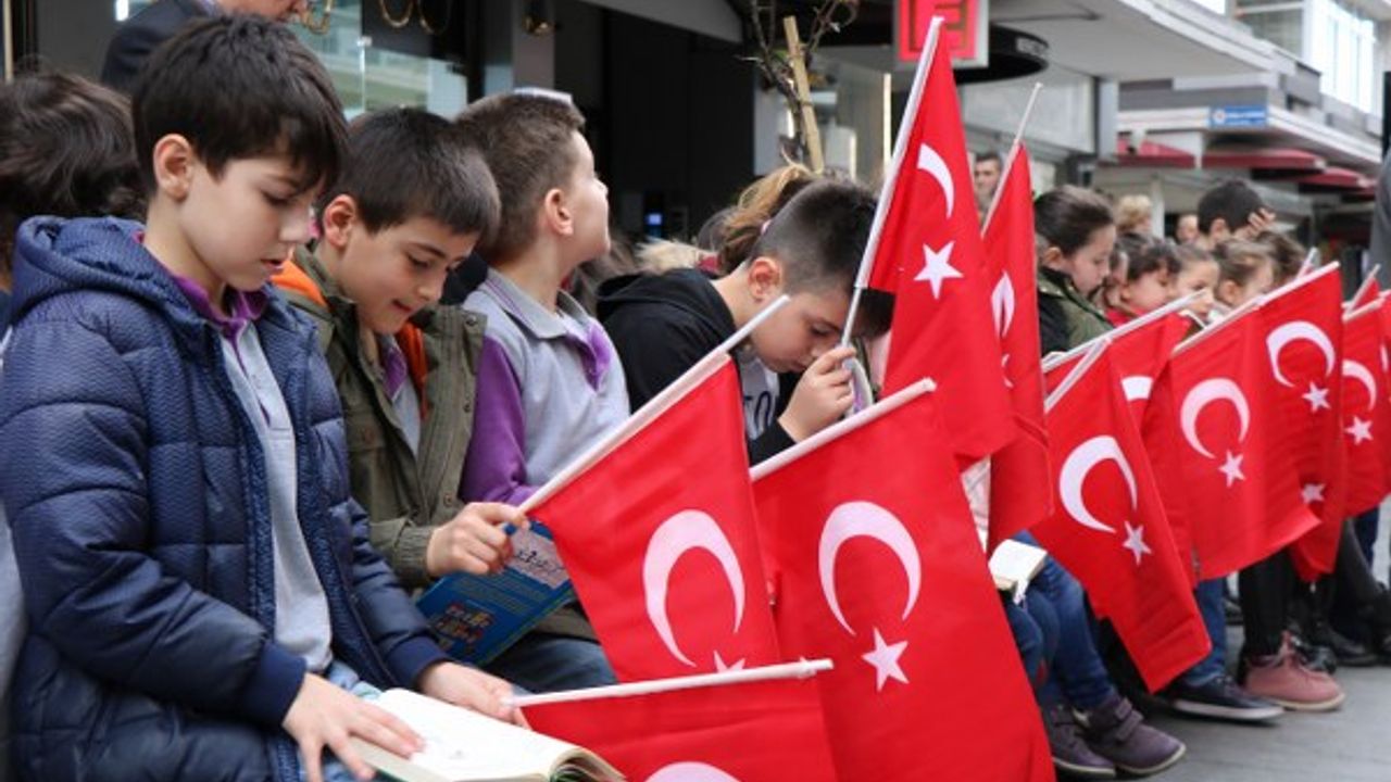 Samsun'da bin 200 öğrenci kitap okudu