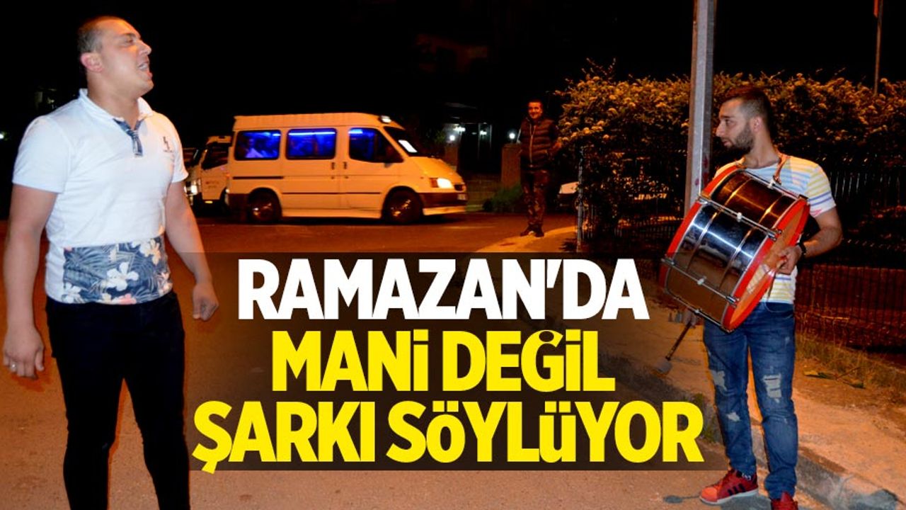 Ramazan'da mani değil, şarkı söylüyor