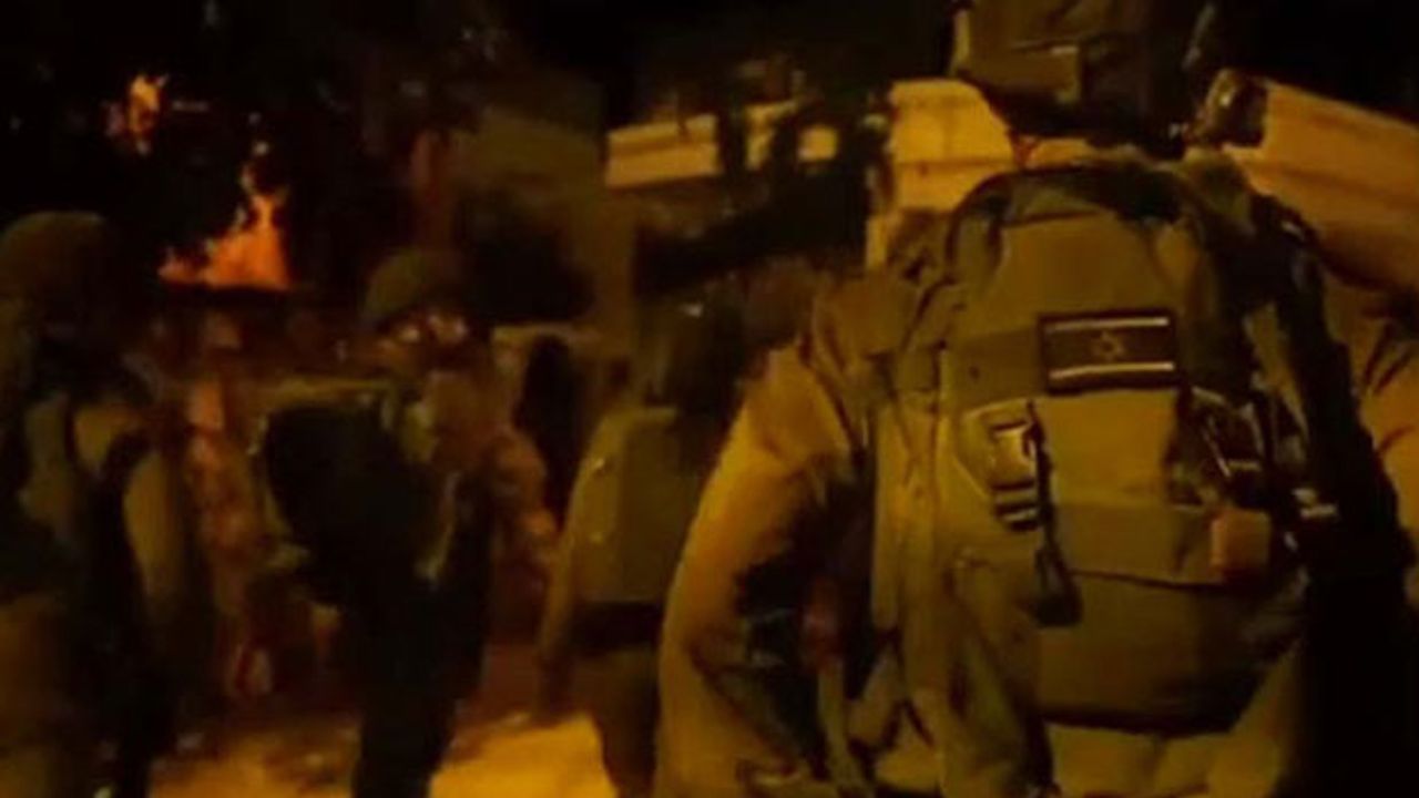 İsrail askerlerinden Filistinlilere gözaltı