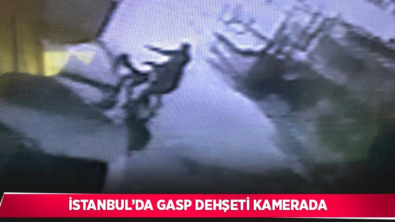 İstanbul’da gasp dehşeti kamerada: Darp ettikleri genci yerde sürükleyip telefonunu çaldılar
