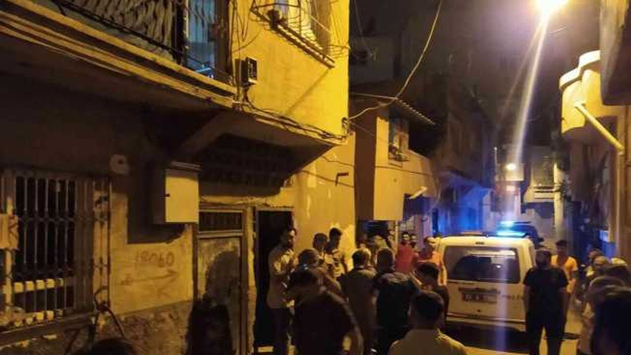 Kara çarşaflı ve şapkalı kişiler silahlı saldırı düzenledi: 1 ölü, 1 yaralı