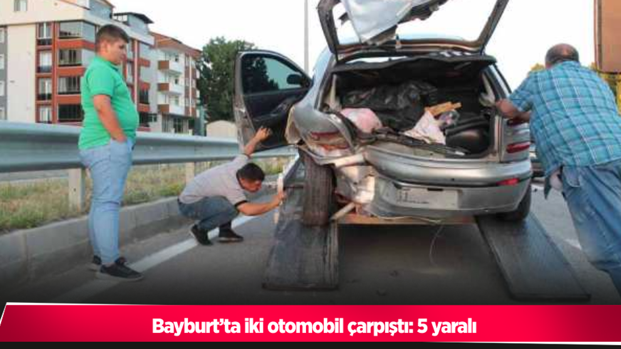 Bayburt’ta iki otomobil çarpıştı: 5 yaralı