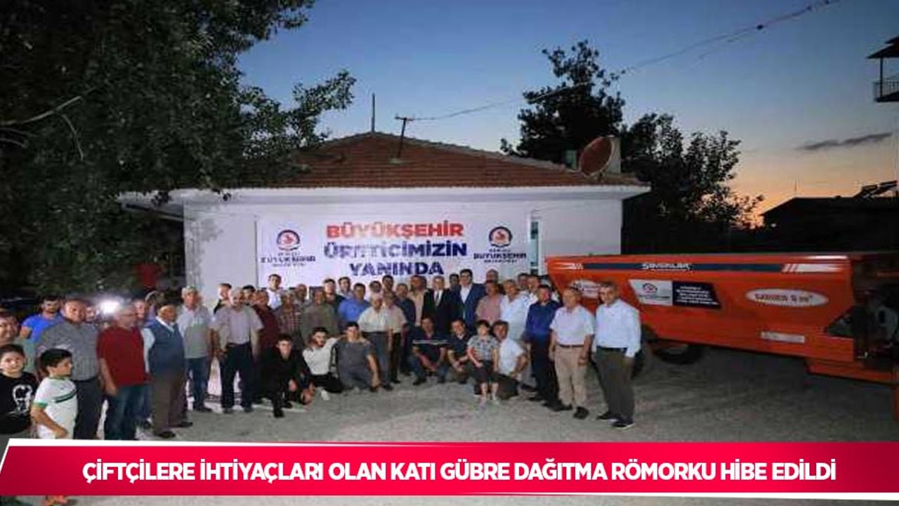 Çiftçilere ihtiyaçları olan katı gübre dağıtma römorku hibe edildi