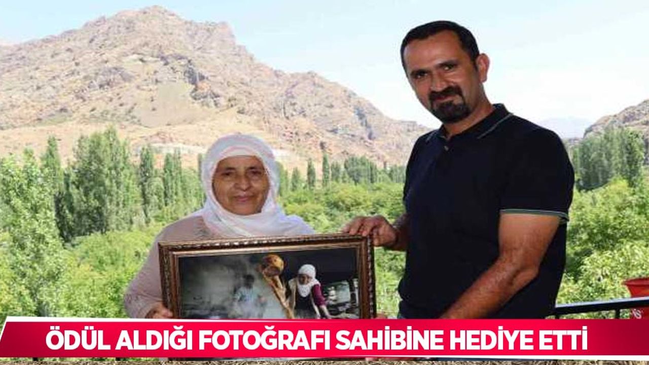 Ödül aldığı fotoğrafı sahibine hediye etti