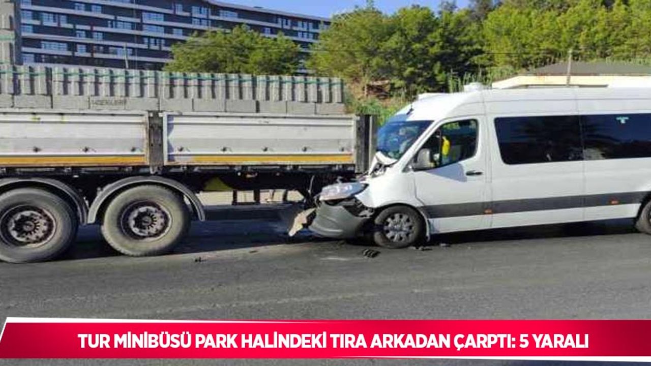 Tur minibüsü park halindeki tıra arkadan çarptı: 5 yaralı