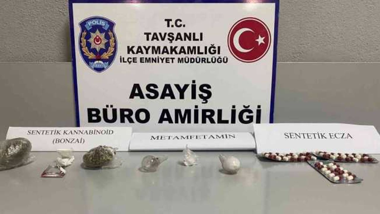 Kütahya’da "Dur" ihtarına uymayarak kaçan araçta uyuşturucu bulundu