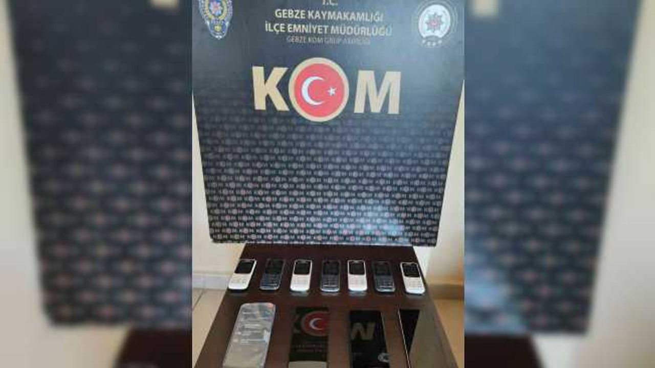 Polisten kaçak telefonu geçit yok
