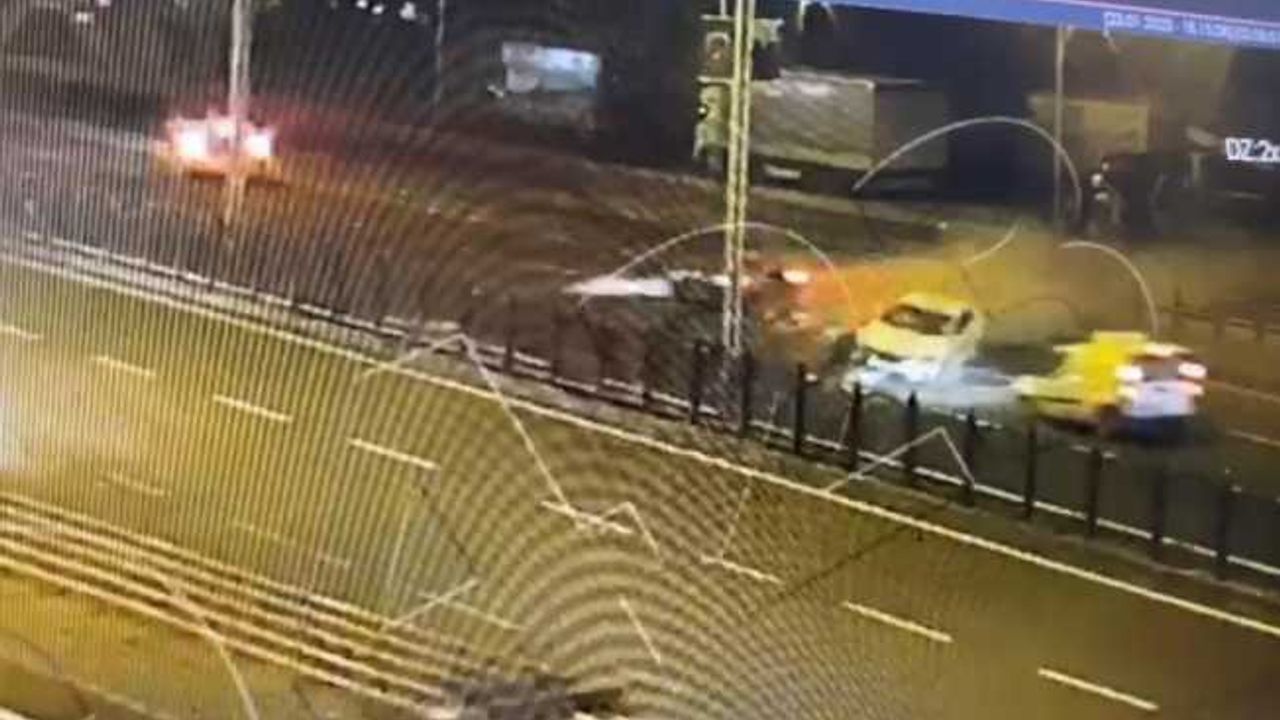 1 polisin şehit olduğu 5 kişinin yaralandığı kaza güvenlik kamerasına yansıdı