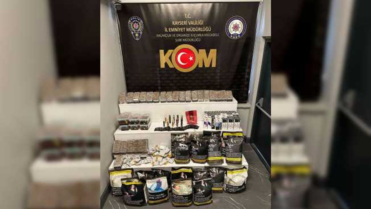 Sigara kaçakçıları polisten kaçamadı