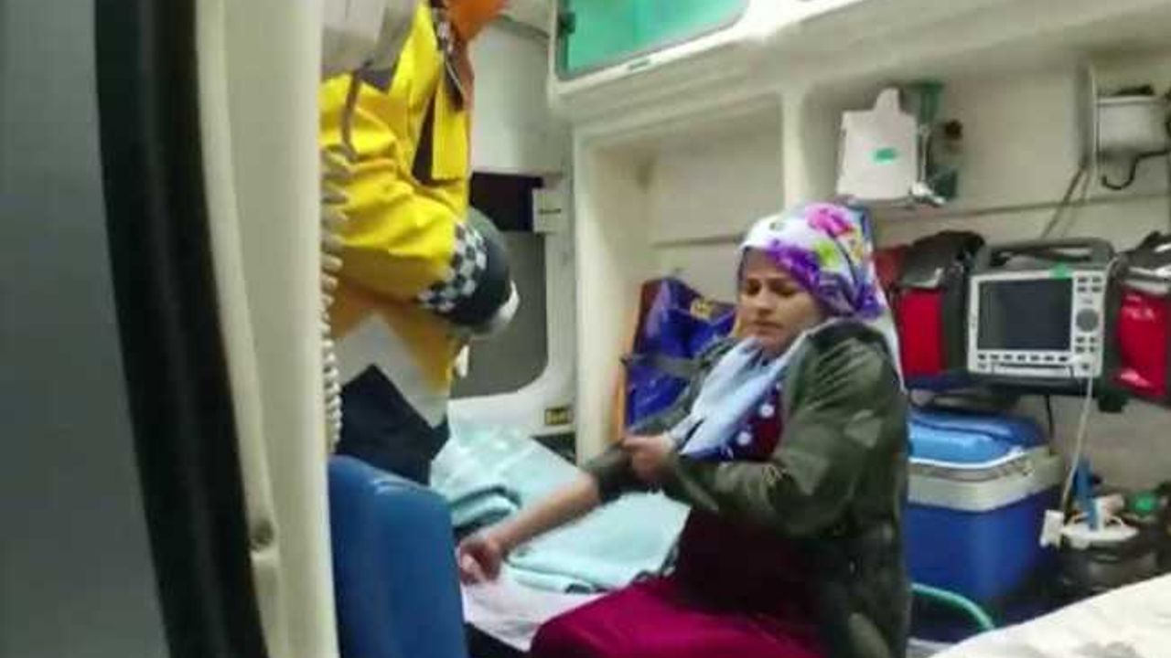 Siirtte kar yolları kapattı, doğum sancısı çeken kadın kurtarıldı