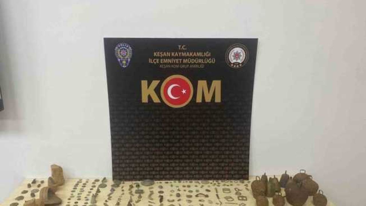 Polis baskınında çok sayıda tarihi eser ele geçirildi