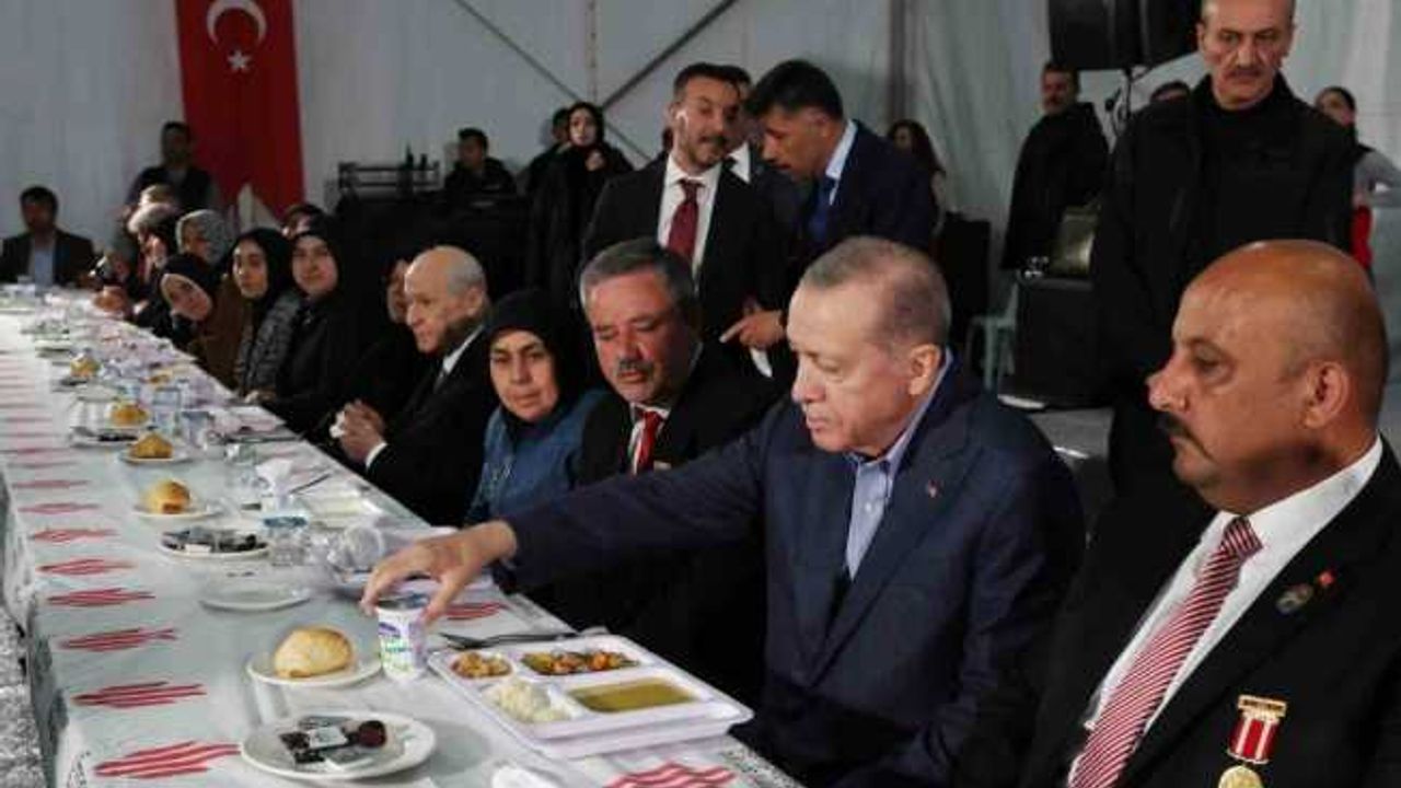 Cumhurbaşkanı Erdoğan: “Türkiye’yi terörle dize getirme, Türk siyasetini marjinal yapılar eliyle dizayn etme girişimini hep birlikte boşa çıkartacağız”