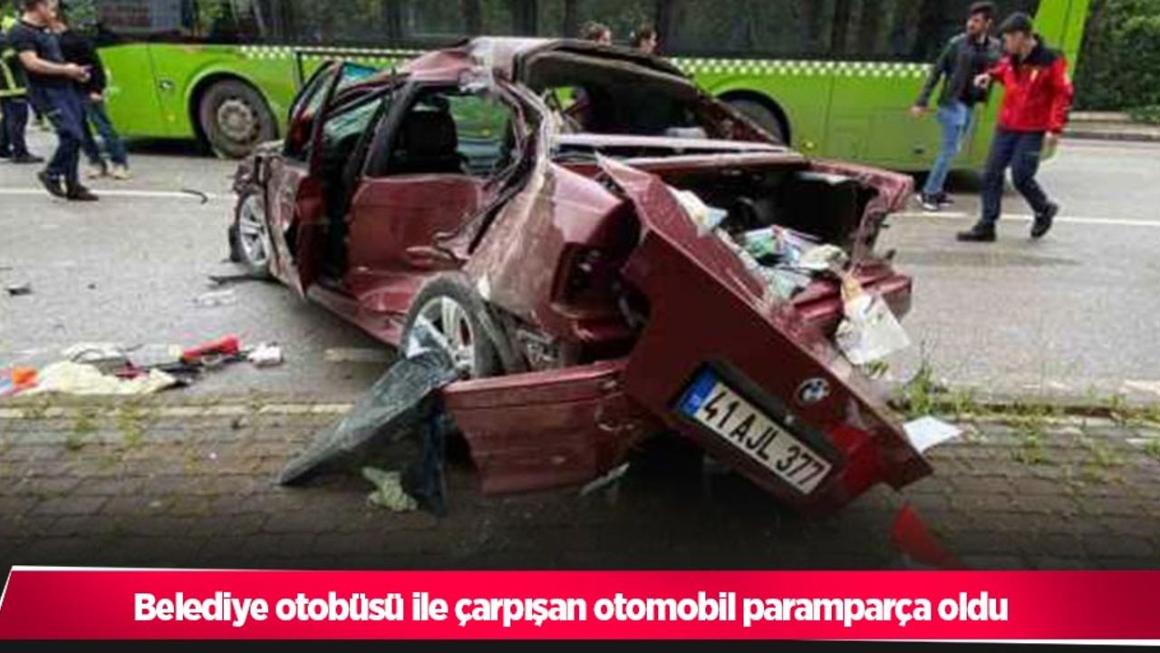 Belediye otobüsü ile çarpışan otomobil paramparça oldu