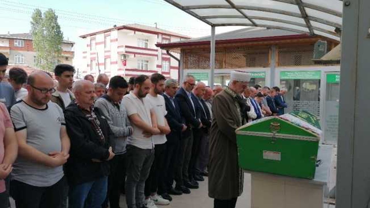 Evlatların en acı günü: Öldürülen annelerine son görev