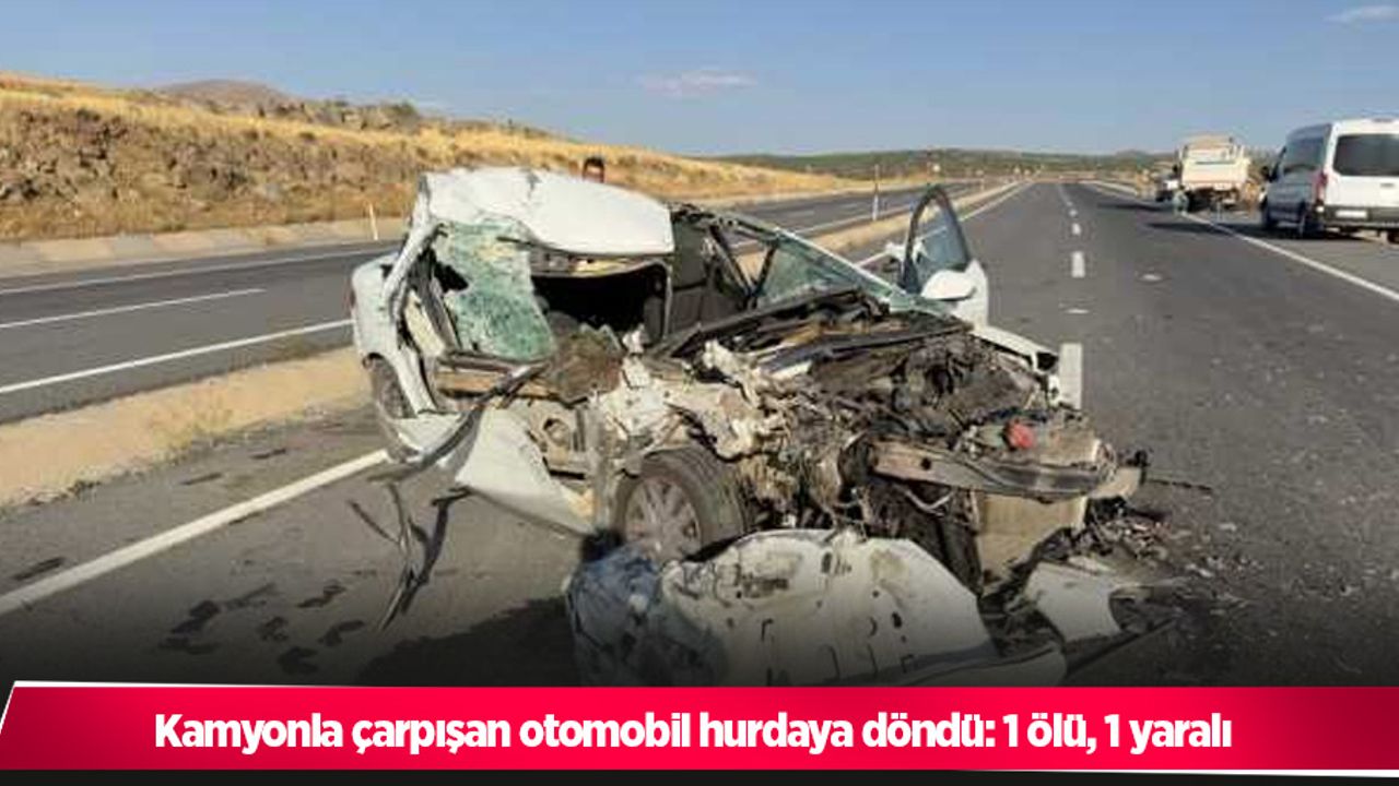 kamyonla çarpışan otomobil hurdaya döndü: 1 ölü, 1 yaralı
