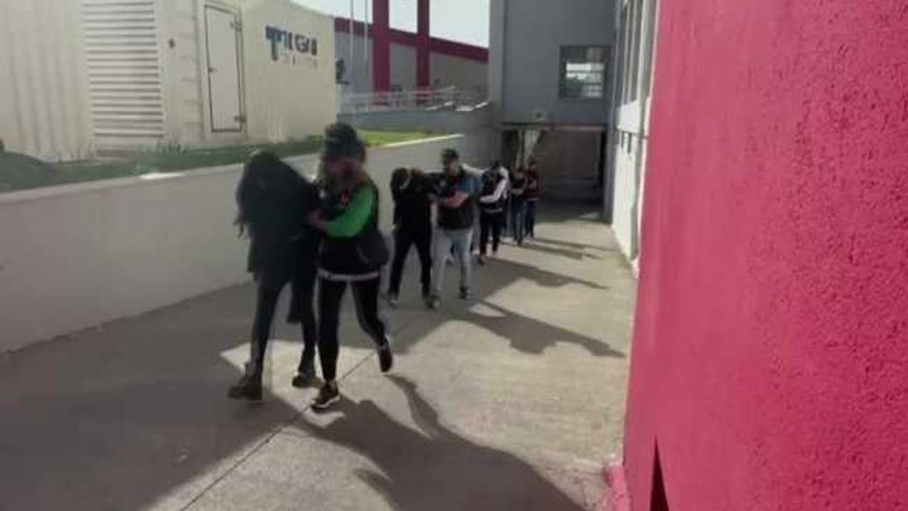 Adana’da torbacı operasyonunda yakalanan 2 kişi tutuklandı