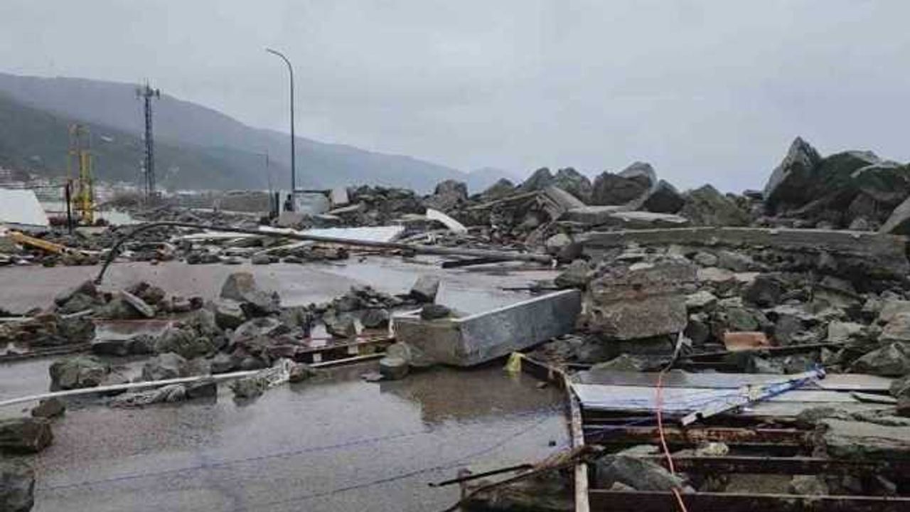 Milyonlarca liralık hasar oluşan Esenköy balıkçı barınağı tanınmaz hale geldi