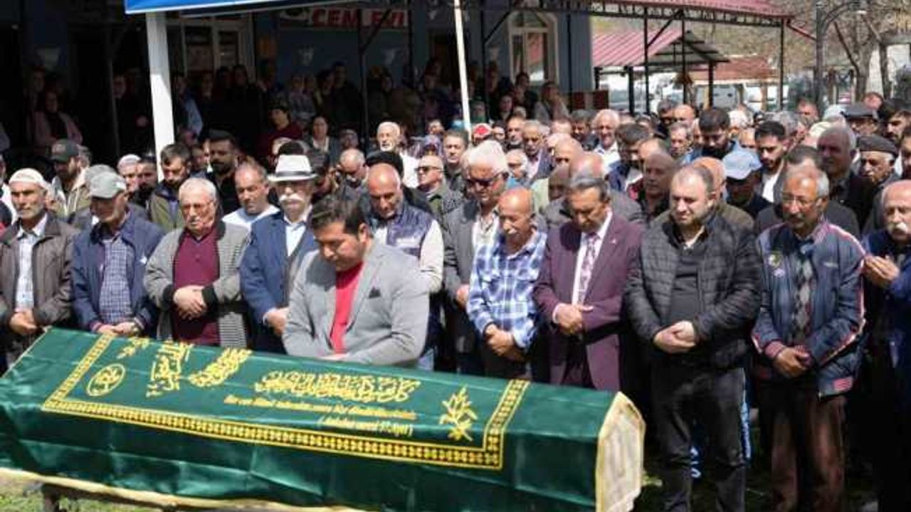 Beşiktaş’taki yangında hayatını kaybeden Erzincanlı Binali Çayır son yolculuğuna uğurlandı