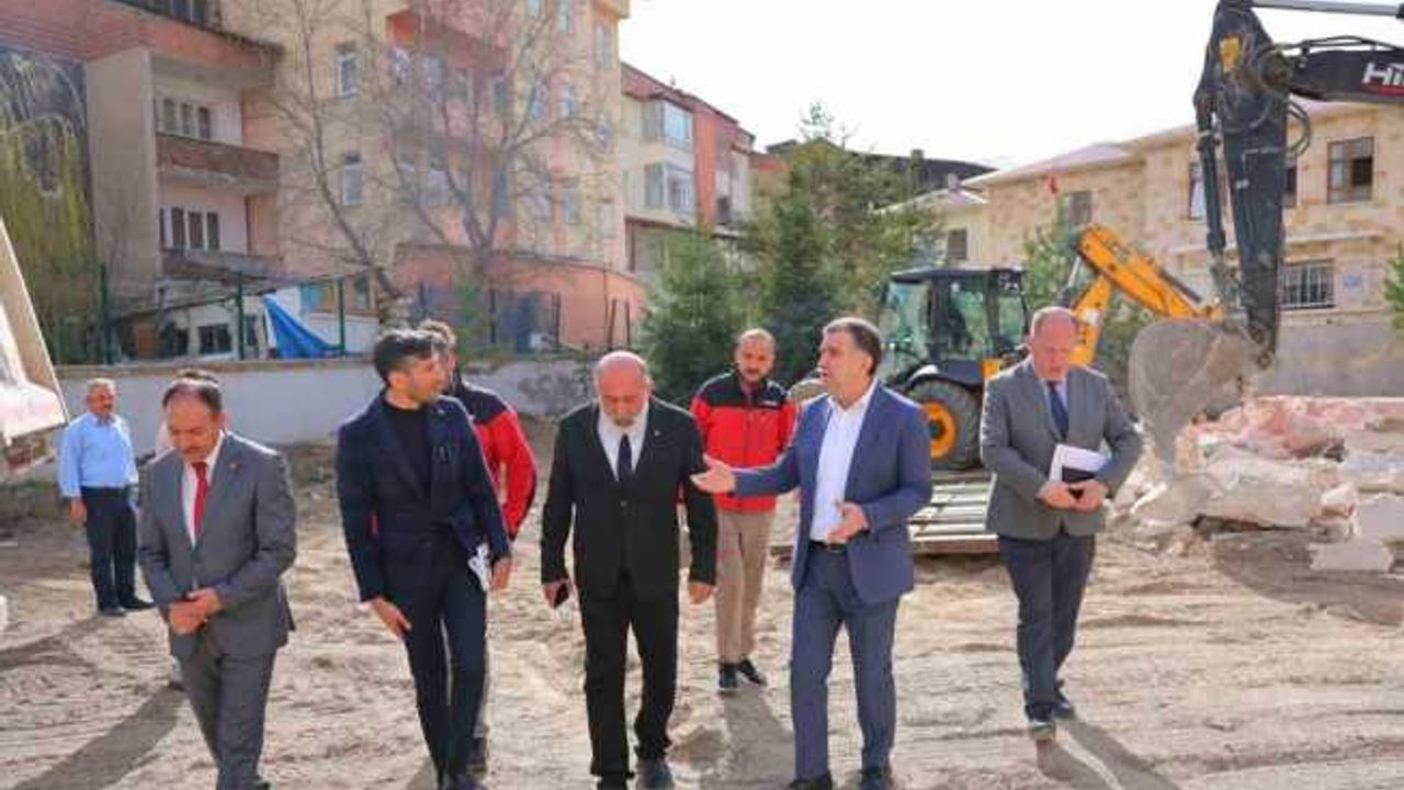 Vali Eldivan, satış mağazalarının proje çalışmalarını yerinde inceledi