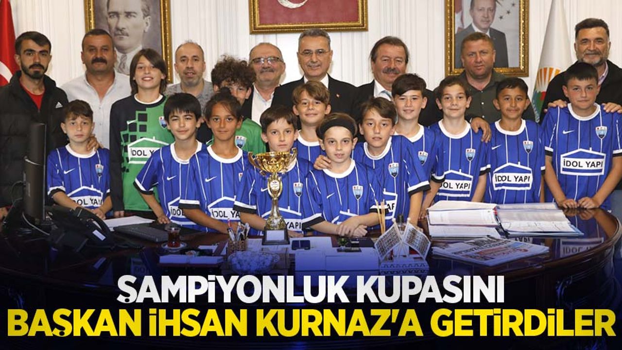 Şampiyonluk kupasını Başkan İhsan Kurnaz'a getirdiler