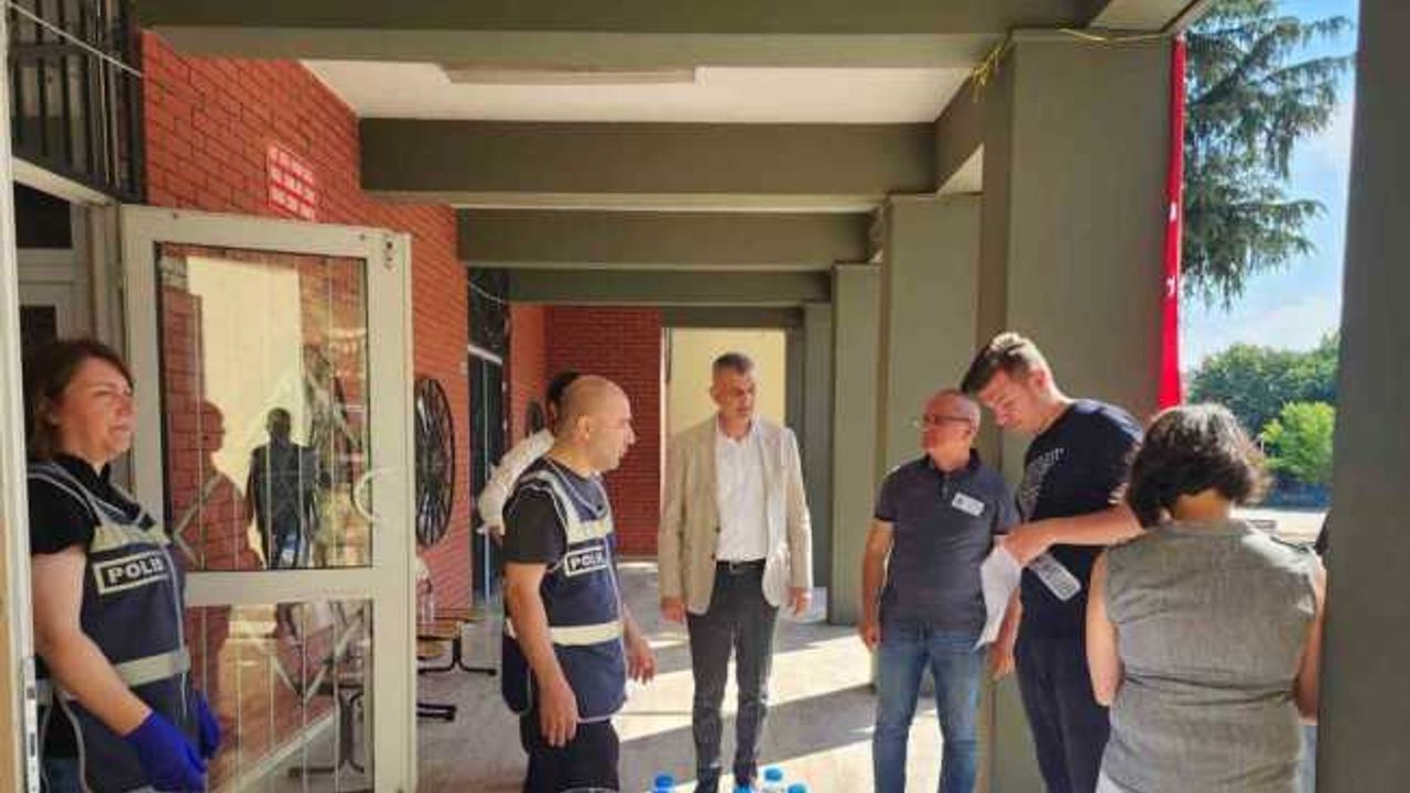 Ekipler olumsuzluğa karşı okul çevresinde önlem alıyor