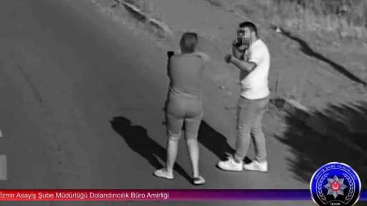 Kendilerine polis-savcı süsü veren dolandırıcılar İzmir polisine yakalandı