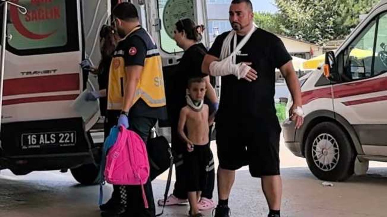 Bursa’da otomobil ile cip çarpıştı: 2’si çocuk 4 yaralı