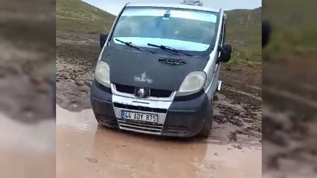 Dağda mahsur kalan baba ve oğlu itfaiye ekipleri tarafından kurtarıldı