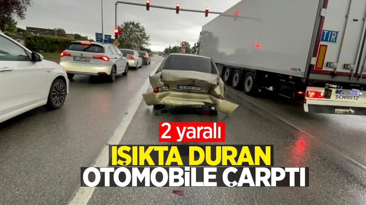 Işıkta duran otomobile çarptı: 2 yaralı