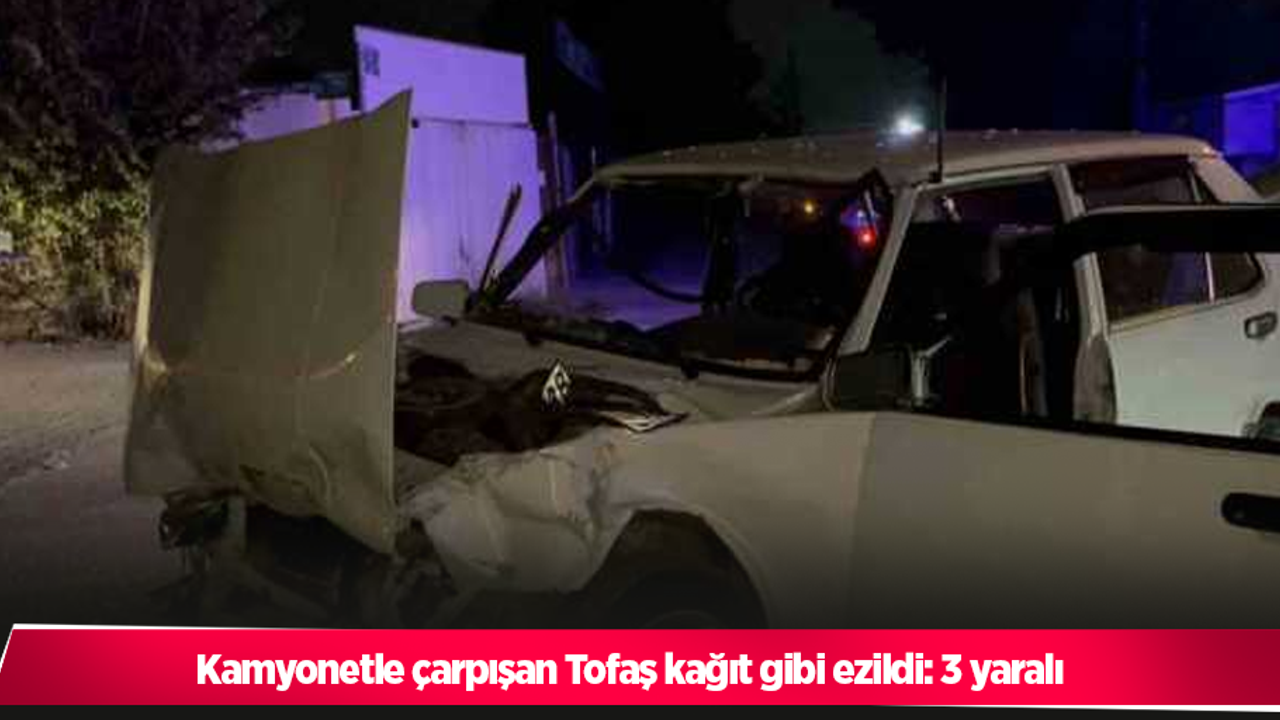 Kamyonetle çarpışan Tofaş kağıt gibi ezildi: 3 yaralı