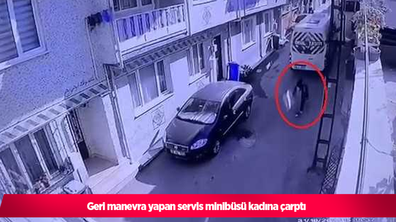 Geri manevra yapan servis minibüsü kadına çarptı