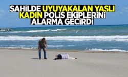 Sahilde uyuyakalan yaşlı kadın, polisi alarma geçirdi