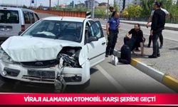 Virajı alamayan otomobil karşı şeride geçti