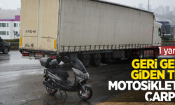 Geri geri giden tır, motosiklete çarptı: 1 yaralı