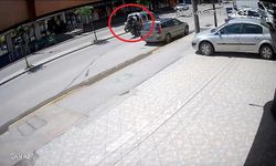 Araca çarpan motosiklet takla attı, 1 kişi yaralandı