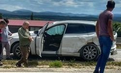 ambulans ile cip çarpıştı: 4 yaralı