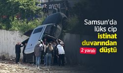 Samsun'da lüks cip istinat duvarından düştü: 2 yaralı