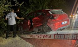 iki otomobil çarpıştı: 3 yaralı