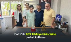Bafra'da LGS Türkiye birincisine pastalı kutlama