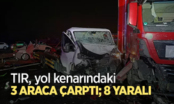 TIR, yol kenarındaki 3 araca çarptı; 8 yaralı