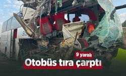 Otobüs tıra çarptı: 9 yaralı