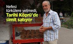 Nefesi türkülere yetmedi, Tarihi Köprü'de simit satıyor