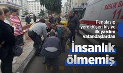 İnsanlık ölmemiş: Fenalaşıp yere düşen kişiye ilk yardım vatandaşlardan