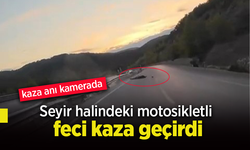 Seyir halindeki motosikletli feci kaza geçirdi.
