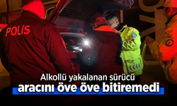 Alkollü yakalanan sürücü aracını öve öve bitiremedi.