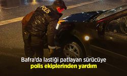 Bafra’da lastiği patlayan sürücüye polis ekiplerinden yardım
